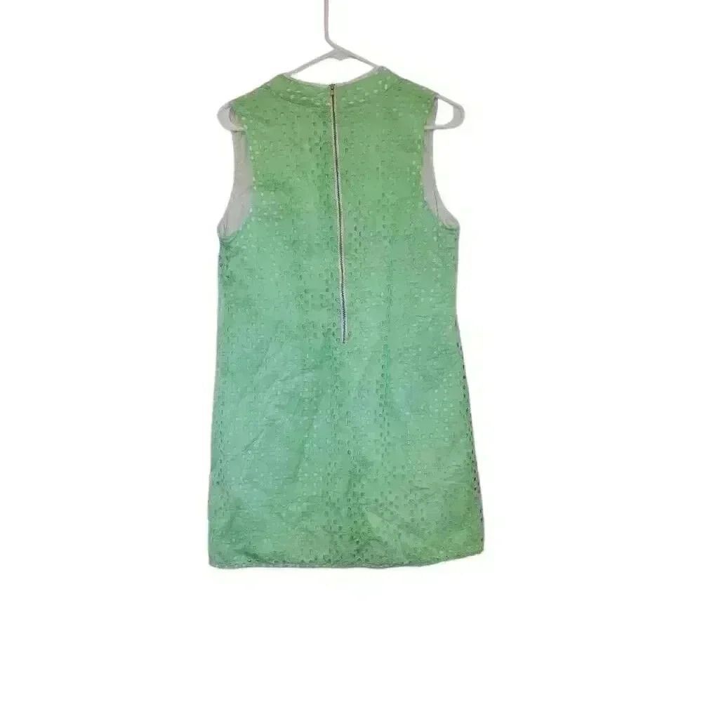 Crown & Ivy Women's Green Cotton Eyelet Sleeveless Shift Dress - Picture 6 of 8